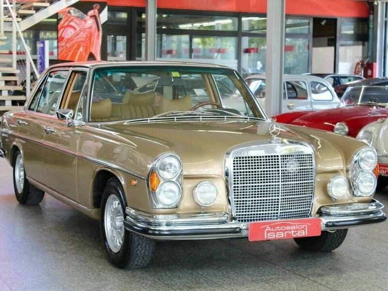 Gebraucht Mercedes 300 250 PS (183 kW) 1969 Beige Limousine