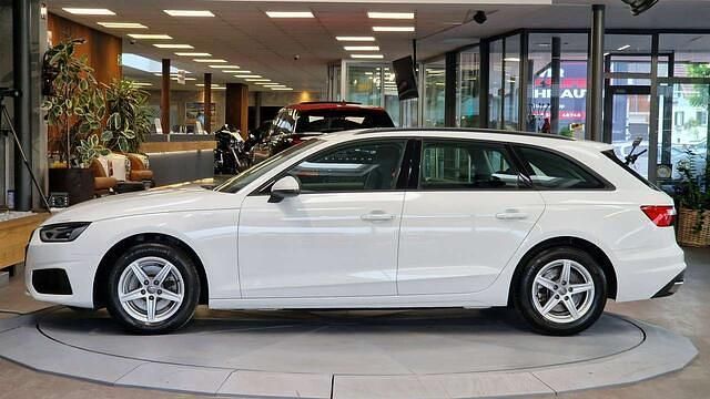 Gebraucht Audi A4 Comfort 136 PS (100 kW) 2022 Weiß Kombi