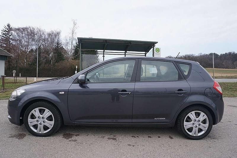 Gebraucht Kia Ceed 90 PS (66 kW) 2012 Grau Kleinwagen