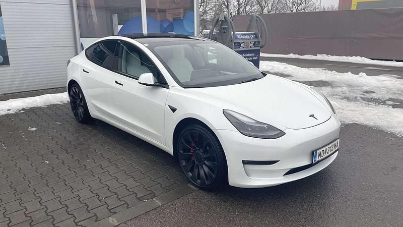 Weiß Gebraucht 2023 Tesla Model 3 Performance Limousine | € 41.000 - Bild 1/4