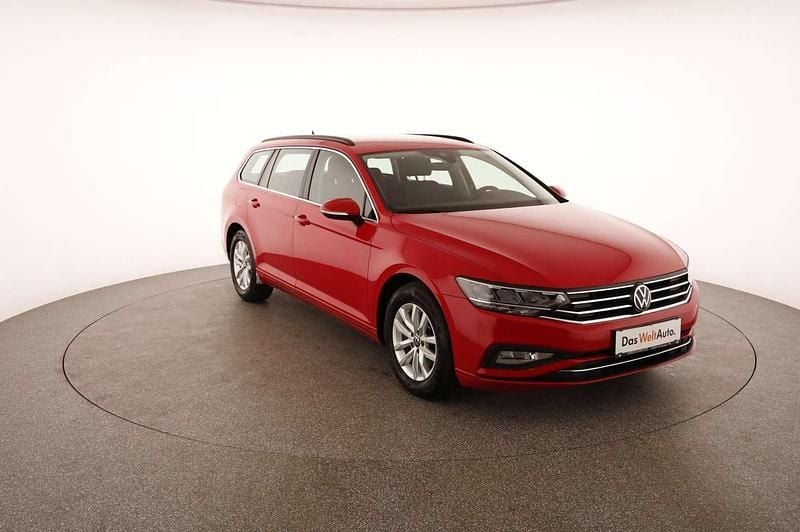 Gebraucht VW Passat Business 122 PS (89 kW) 2023 Dunkelrot  normal Kombi