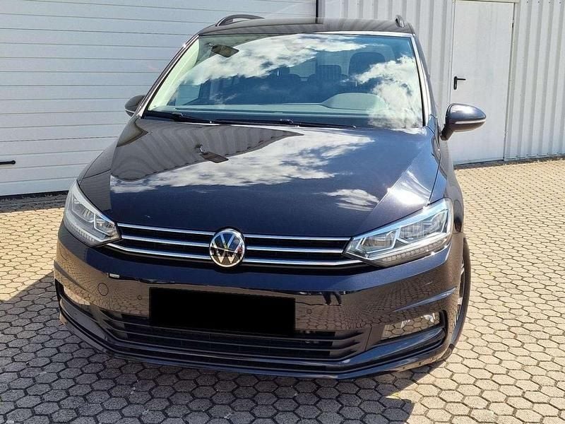 Gebraucht VW Touran Comfortline 150 PS (110 kW) 2023 Schwarz Van / Kleinbus