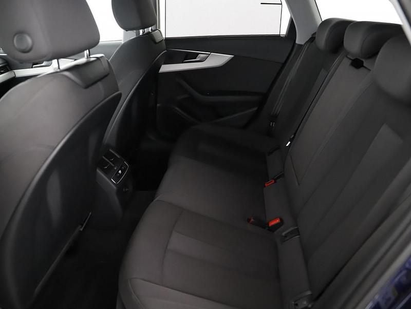 Gebraucht Audi A4 S-Line 150 PS (110 kW) 2022 Dunkelblau  metallic Kombi