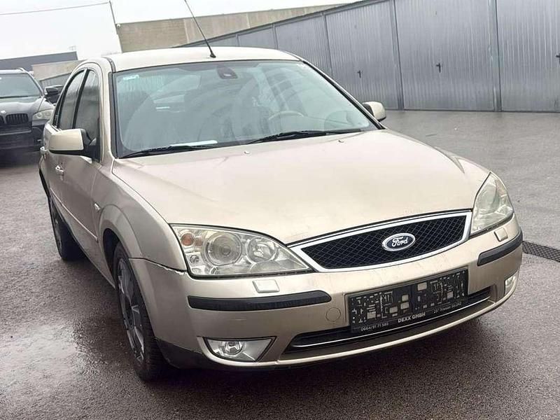 Gebraucht Ford Mondeo Ghia 131 PS (96 kW) 2004 Beige Limousine