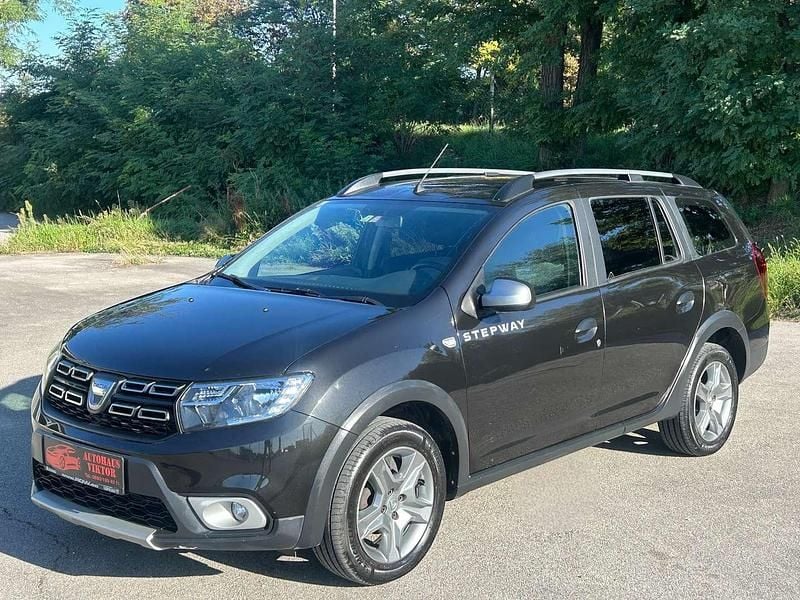 Schwarz Gebraucht 2018 Dacia Logan Stepway Limousine | € 9.490 - Bild 1/4