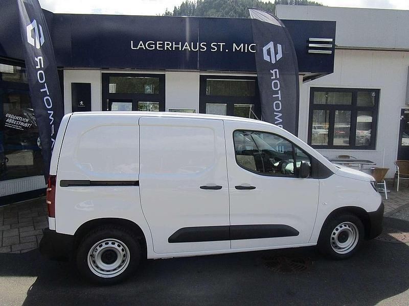 Gebraucht Peugeot Partner S 99 PS (72 kW) 2024 Weiß Van / Kleinbus