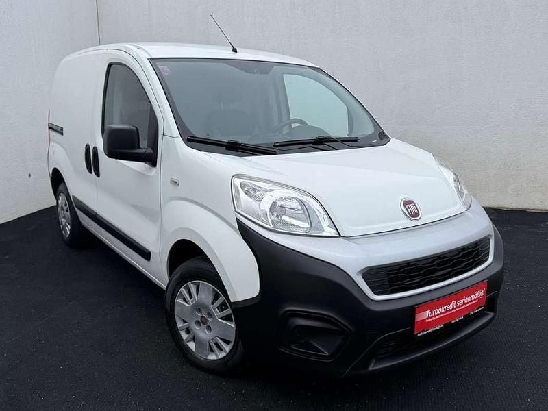 Gebraucht Fiat Fiorino 80 PS (58 kW) 2018 Weiß Van / Kleinbus