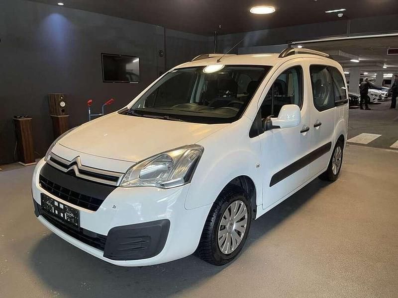 Weiß Gebraucht 2016 Citroën Berlingo Feel Van / Kleinbus | € 9.990 (Teuer) - Bild 1/4