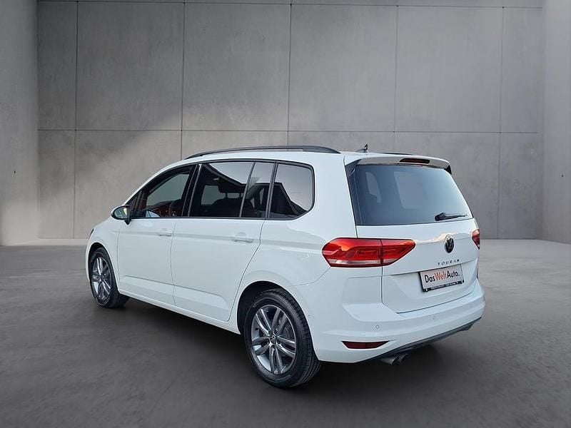 Gebraucht VW Touran 150 PS (110 kW) 2025 Weiß Van / Kleinbus