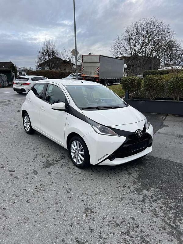 Gebraucht Toyota Aygo 69 PS (50 kW) 2017 Weiß Kleinwagen
