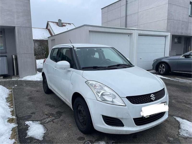 Weiß Gebraucht 2011 Suzuki Swift GL Limousine | € 7.500 (Fairer Preis) - Bild 1/4