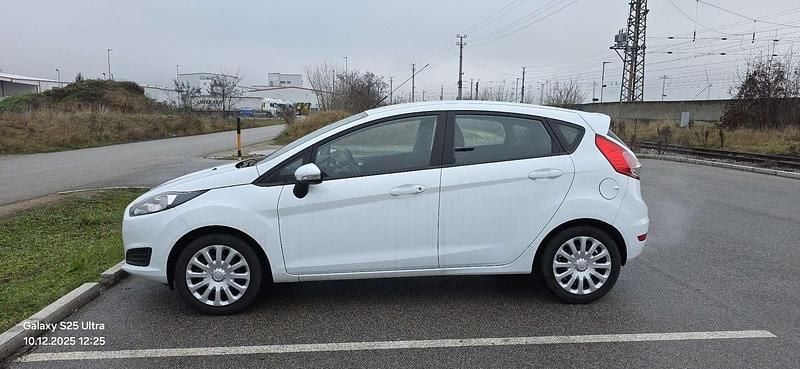 Gebraucht Ford Fiesta Trend 75 PS (55 kW) 2013 Weiß Limousine