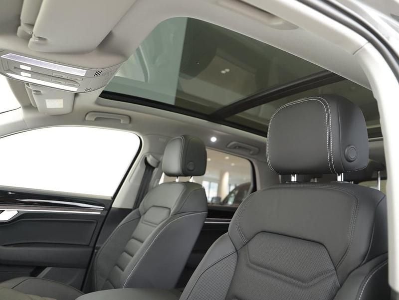 Gebraucht VW Touareg Elegance 381 PS (280 kW) 2025 Mittelgrau  metallic SUV