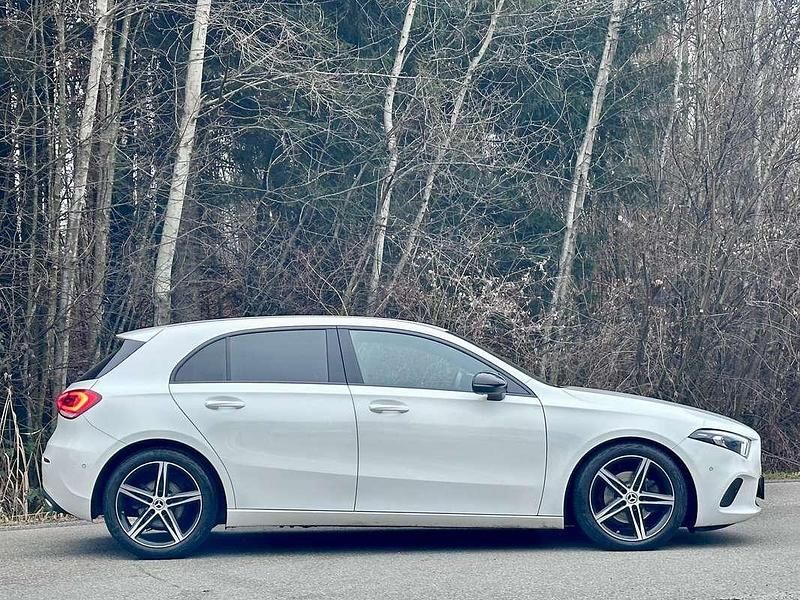 Gebraucht Mercedes A180 Night 116 PS (85 kW) 2021 Weiß Kleinwagen