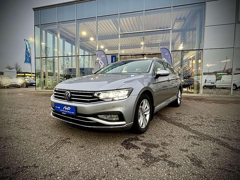 Gebraucht VW Passat Elegance 200 PS (147 kW) 2024 Silber Kombi