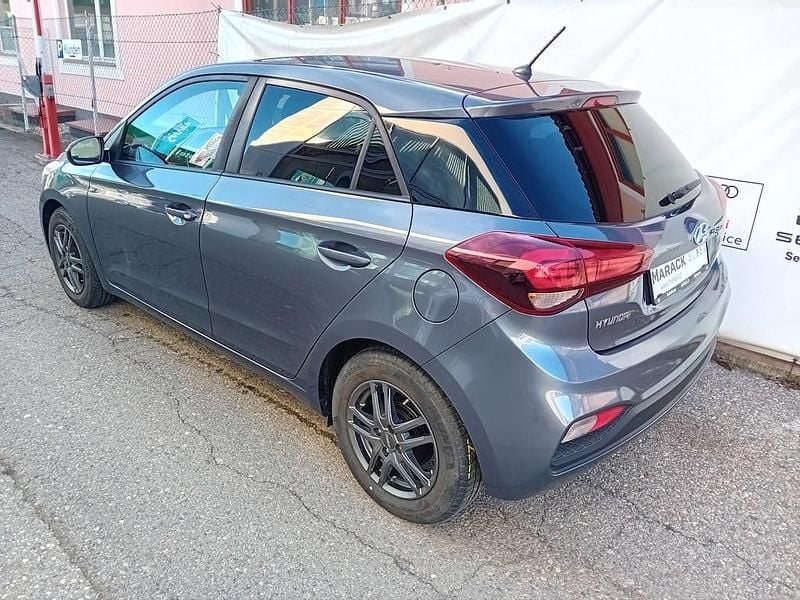 Gebraucht Hyundai i20 75 PS (55 kW) 2019 Mittelgrau  metallic Kleinwagen