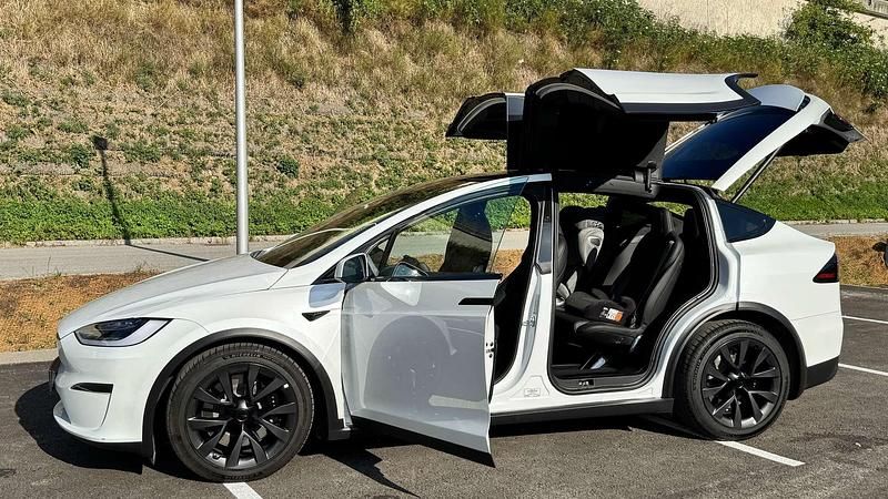 Weiß Gebraucht 2023 Tesla Model X Long Range AWD SUV | € 78.000 - Bild 1/4