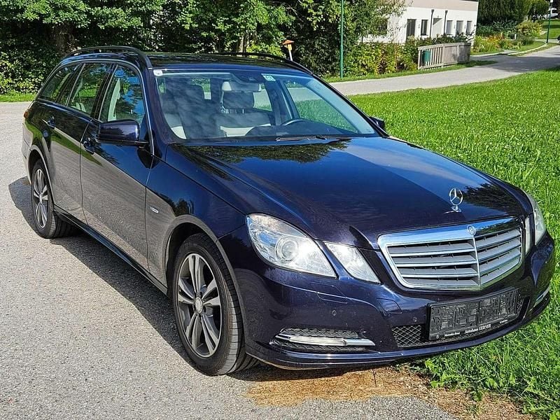 Gebraucht Mercedes E220 170 PS (125 kW) 2010 Blau Kombi