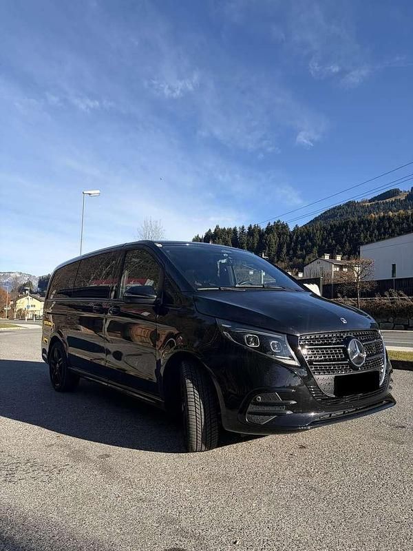 Gebraucht Mercedes V300 Exclusive 237 PS (174 kW) 2024 Schwarz Van / Kleinbus