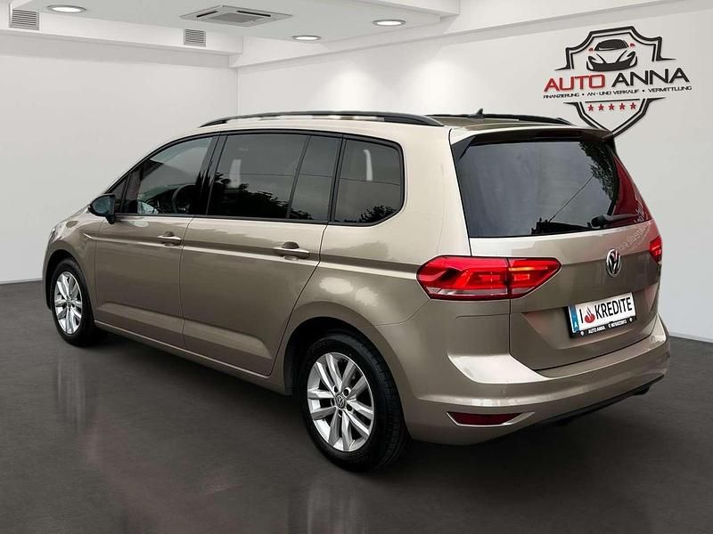 Gebraucht VW Touran Comfortline 110 PS (80 kW) 2018 Gold Van / Kleinbus