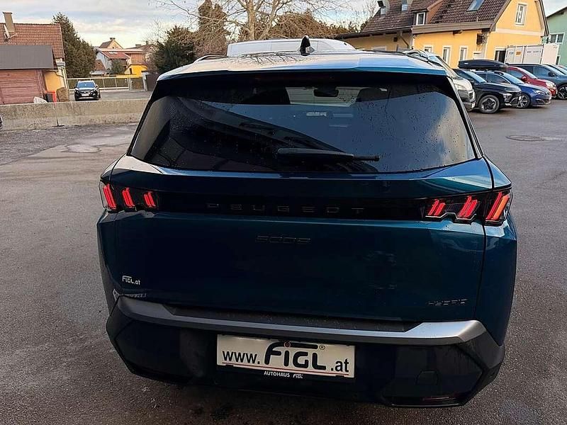 Neu Peugeot 5008 Allure 131 PS (96 kW) 2025 Blau SUV