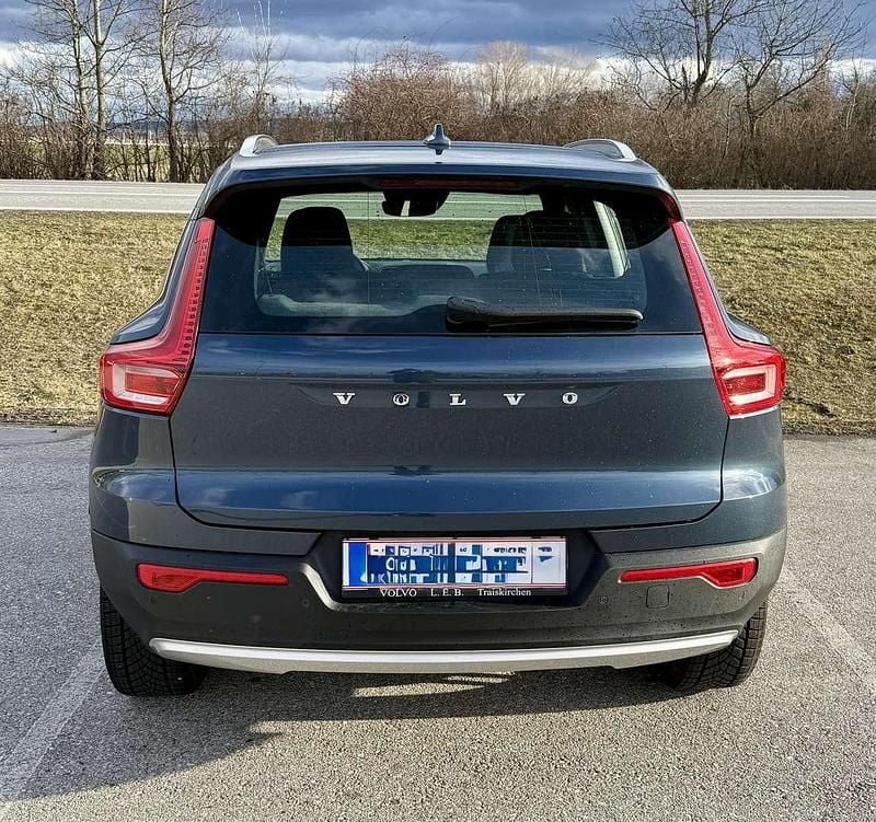 Gebraucht Volvo XC40 Momentum 129 PS (94 kW) 2021 Blau SUV