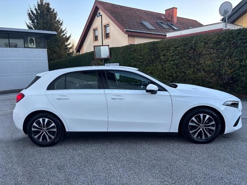 Gebraucht Mercedes A180 Edition 116 PS (85 kW) 2024 Weiß Limousine
