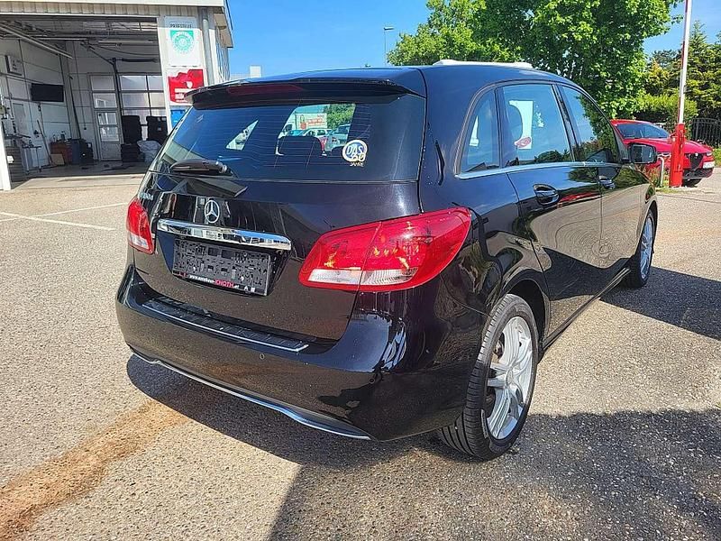 Gebraucht Mercedes B180 109 PS (80 kW) 2016 Schwarz Van / Kleinbus