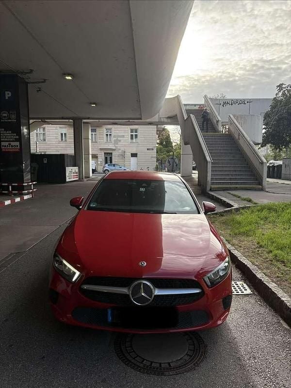 Gebraucht Mercedes A180 116 PS (85 kW) 2019 Rot Kleinwagen