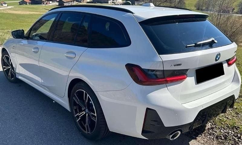 Gebraucht BMW 320 M Sport 163 PS (119 kW) 2024 Weiß Kombi