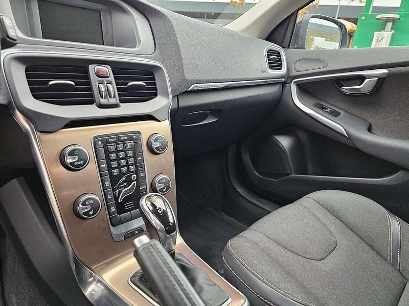 Gebraucht Volvo V40 CC Momentum 114 PS (83 kW) 2016 Kombi