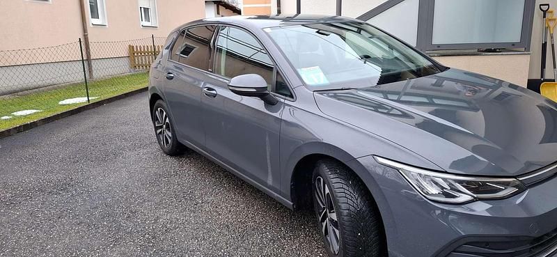 Gebraucht VW Golf VIII Move 131 PS (96 kW) 2023 Grau Limousine