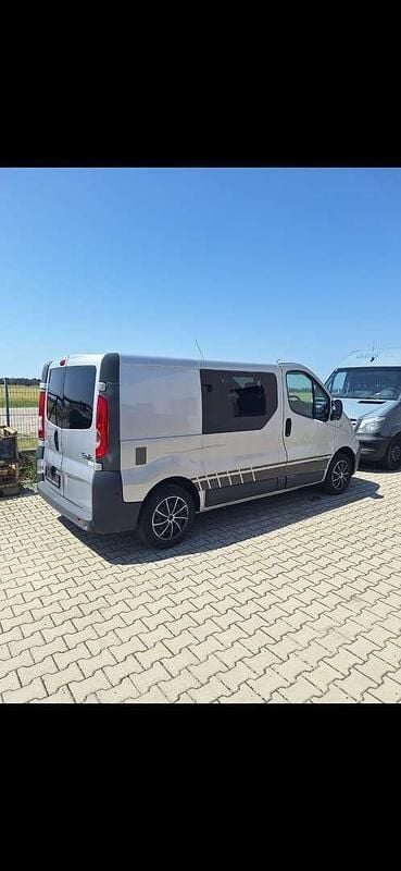 Gebraucht Renault Trafic Expression 114 PS (83 kW) 2011 Silber Van / Kleinbus