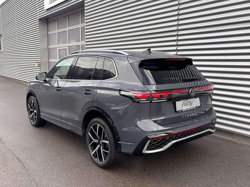 Gebraucht VW Tiguan Sport 193 PS (141 kW) 2025 Mittelgrau  metallic SUV