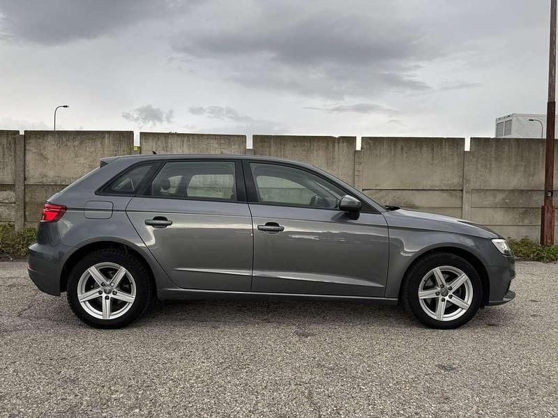 Gebraucht Audi A3 Design 116 PS (85 kW) 2019 Grau Limousine
