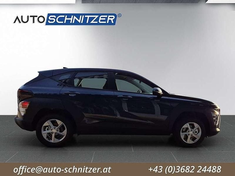 Neu Hyundai Kona 102 PS (75 kW) 2025 Blau SUV