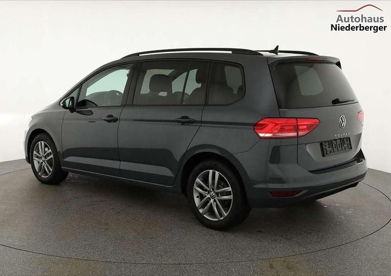 Neu VW Touran Comfortline 150 PS (110 kW) 2025 Grau Van / Kleinbus