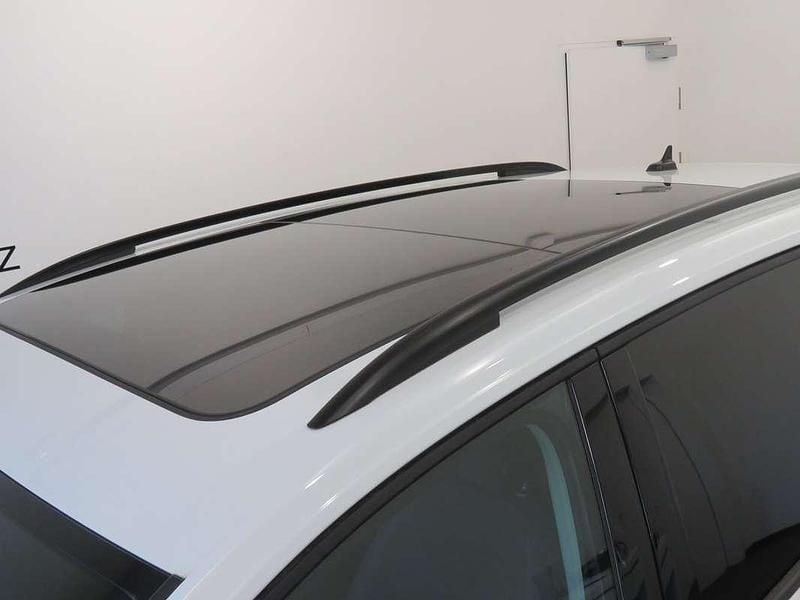 Gebraucht VW Touran 150 PS (110 kW) 2022 Weiss  normal Van / Kleinbus