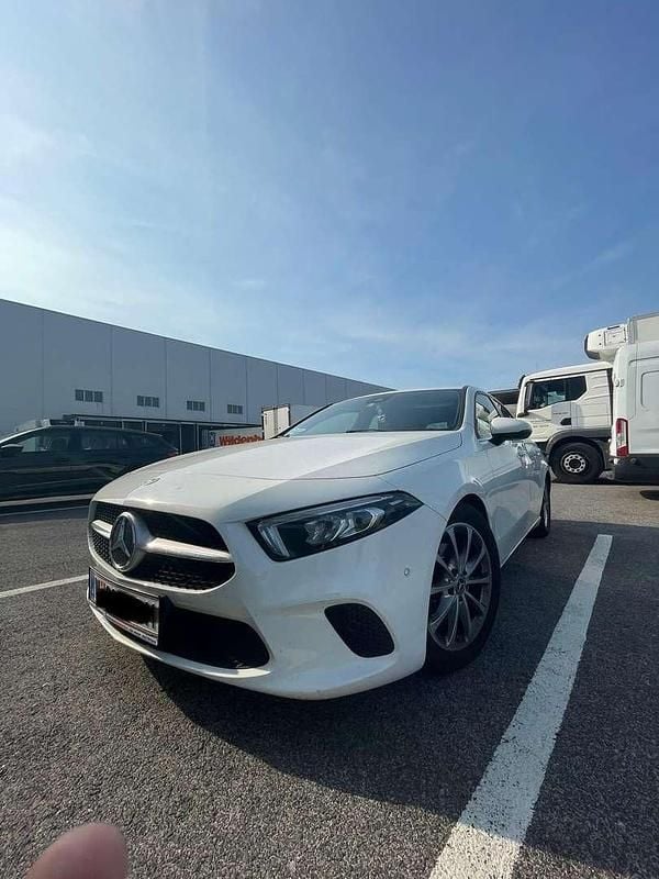 Gebraucht Mercedes A160 109 PS (80 kW) 2021 Limousine