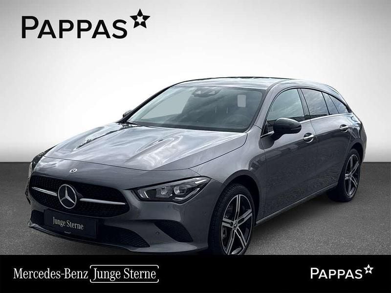 Mountaingrau metallic Gebraucht 2024 Mercedes CLA250e Shooting Brake Progressive Kombi | € 43.900 - Bild 1/3