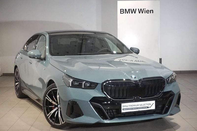 Grün Gebraucht 2024 BMW 520 Efficient Dynamics Limousine | € 58.495 (Guter Preis) - Bild 1/4