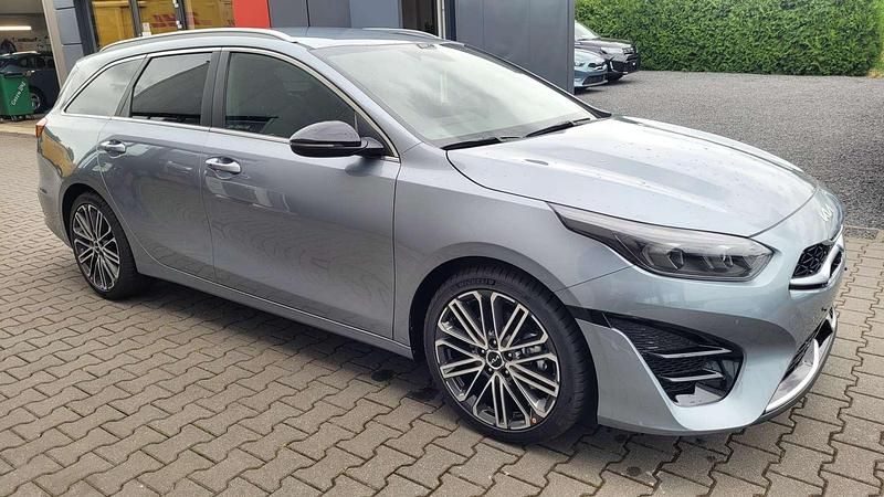 Neu Kia Ceed Sportswagon GT-Line 140 PS (102 kW) 2025 Silber Kombi