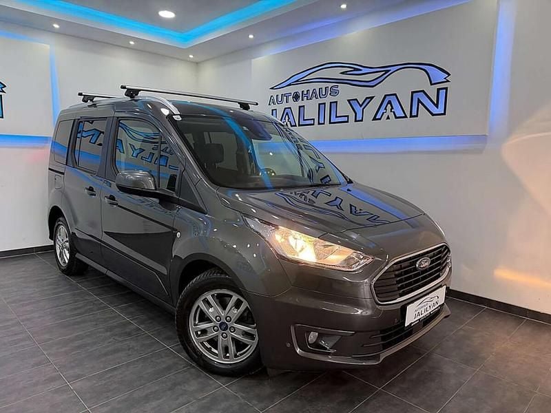 Gebraucht Ford Tourneo Titanium 121 PS (88 kW) 2019 Grau Kombi