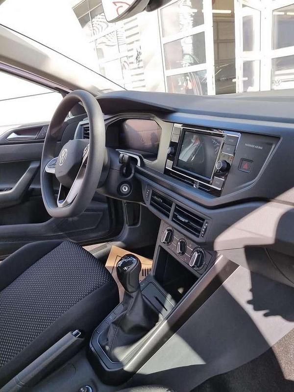 Gebraucht VW Polo Basis 80 PS (58 kW) 2023 Grau Kleinwagen