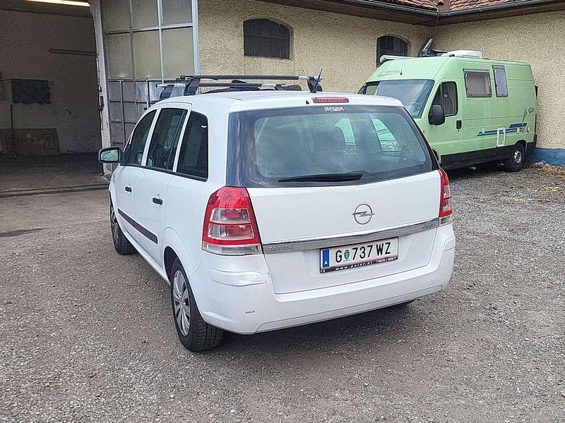 Gebraucht Opel Zafira Edition+ 140 PS (102 kW) 2012 Weiß Van / Kleinbus