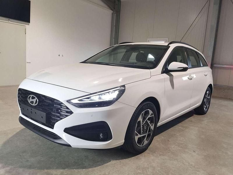 Weiß Gebraucht 2024 Hyundai i30 Edition Kombi | € 24.382 (Fairer Preis) - Bild 1/4