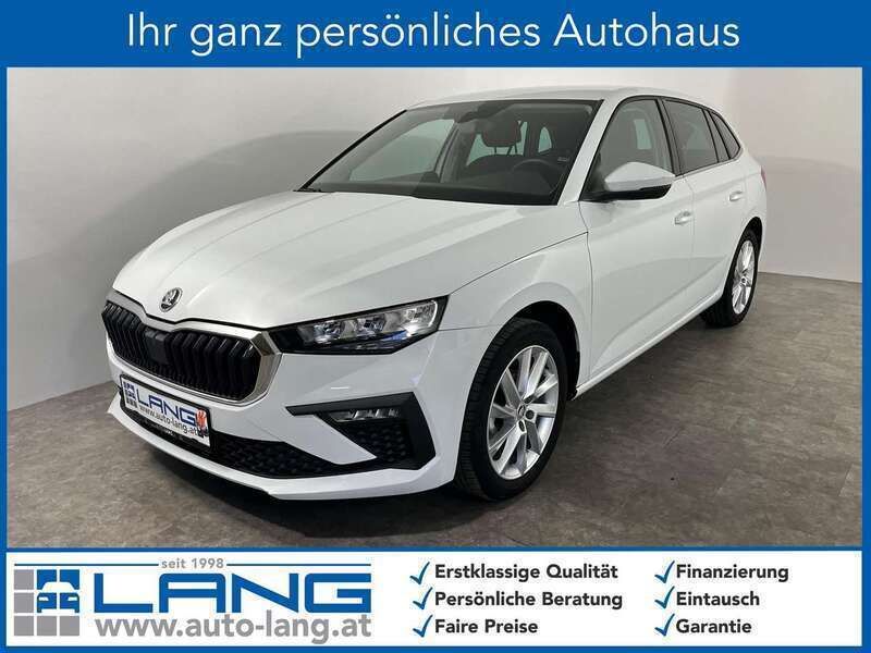 Moonweiss metallic Gebraucht 2024 Skoda Scala Selection Kleinwagen | € 21.790 (Superpreis) - Bild 1/4