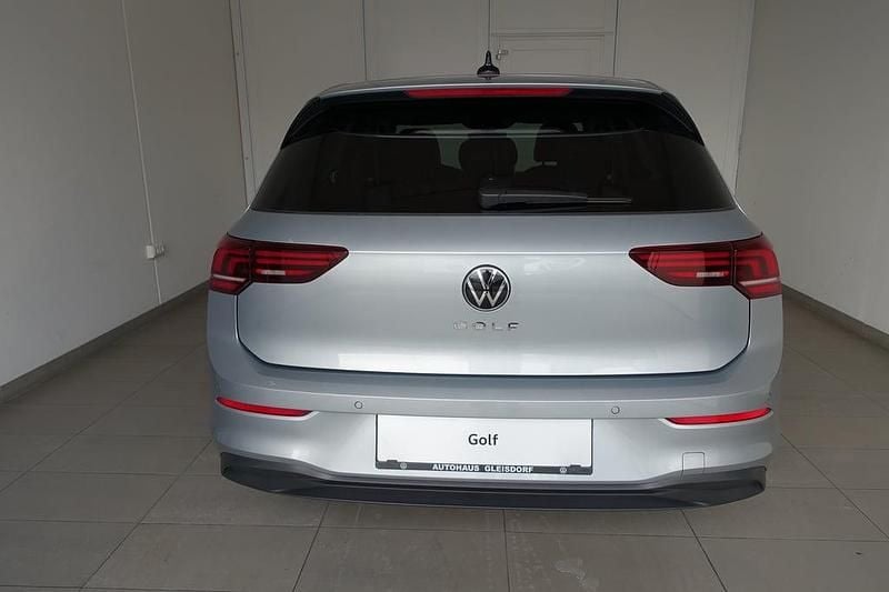 Neu VW Golf VIII 115 PS (84 kW) 2025 Silber  metallic Limousine