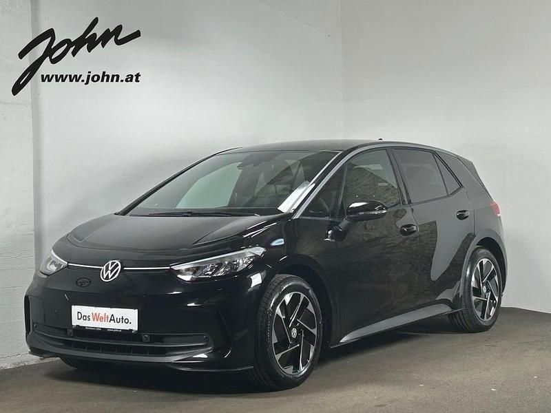 Schwarz metallic Gebraucht 2025 VW ID.3 Pure Kleinwagen | € 38.200 - Bild 1/4