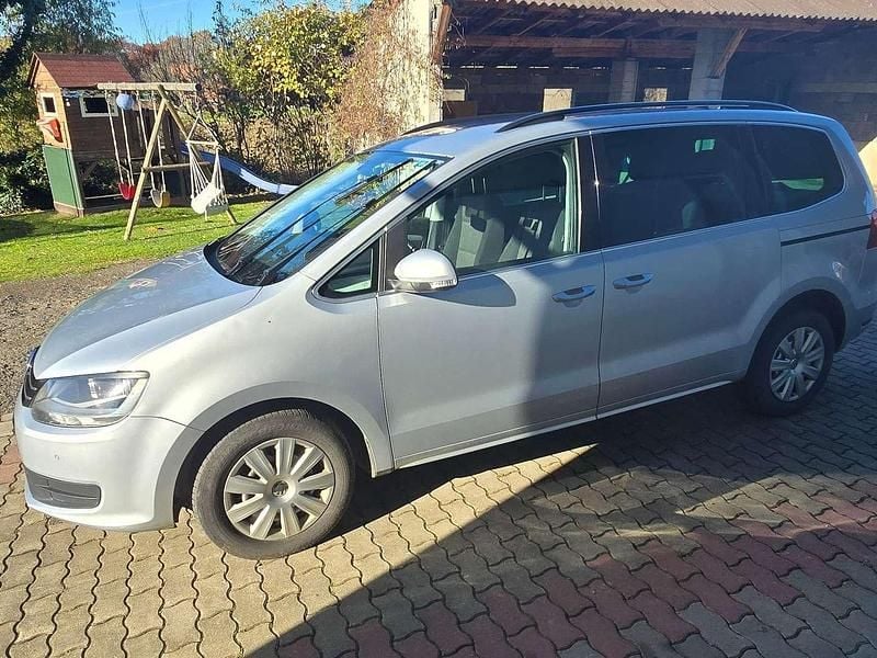 Silber Gebraucht 2011 VW Sharan Comfortline Van / Kleinbus | € 6.490 (Fairer Preis) - Bild 1/4